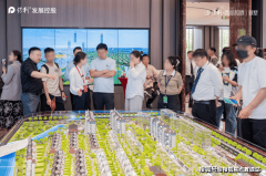 所以一般买个80、90平的大两室或者小三室就完全